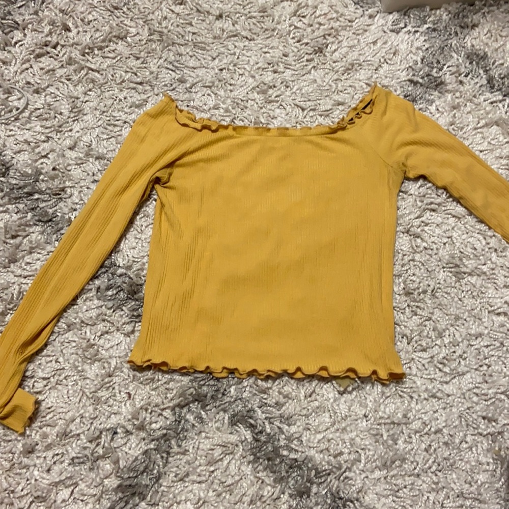 Molly Green off the shoulder top // size L // yellow